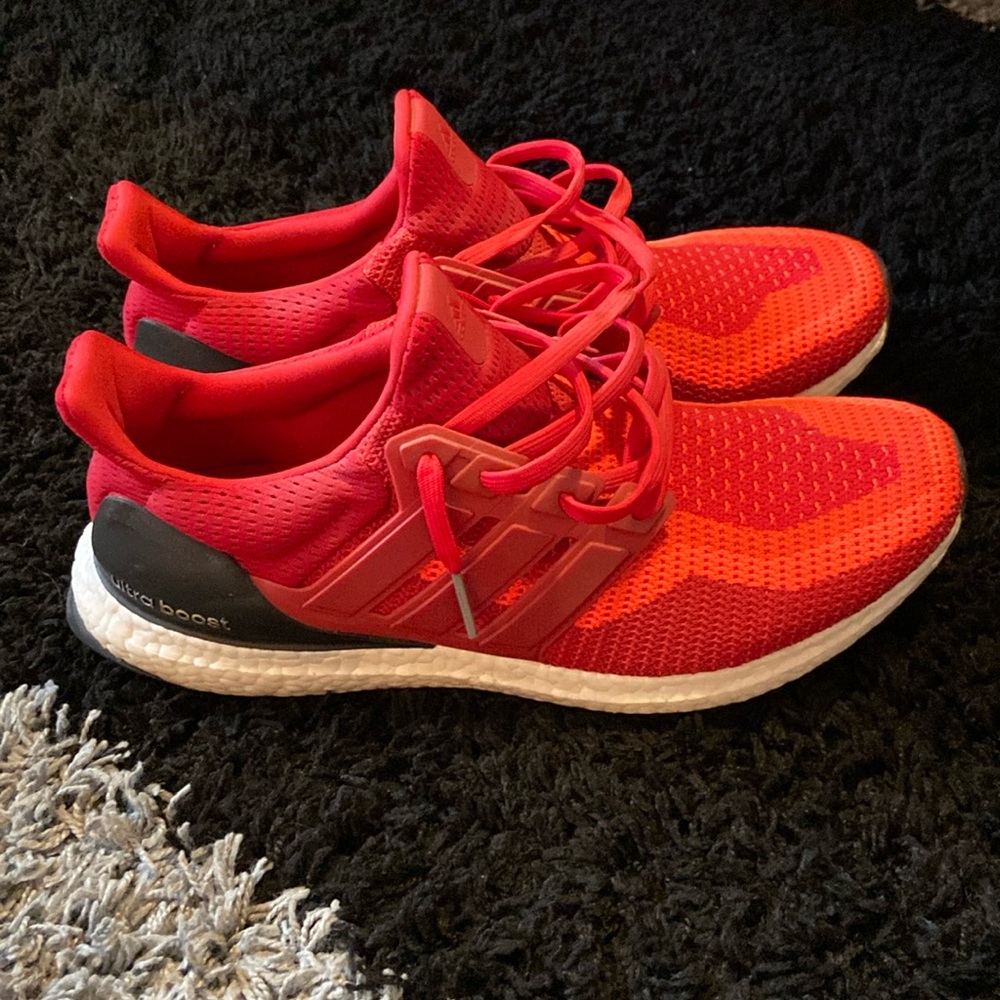 Mens ultra boost solar red